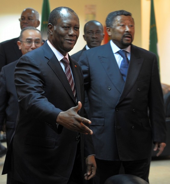 Ceux qui instrumentalisent leurs relations extérieures pour vouloir tuer ce pays là et gouverner des cimetières . M. Ouattara a donné deux semaines à Gbagbo pour quitter le pouvoir